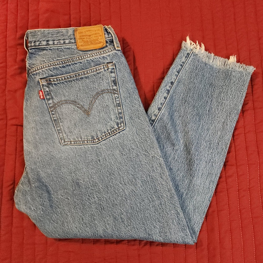 Levis Premium Wedgie Fit High Rise Light Wash Raw Hem Jeans 22861-0051 Size 32